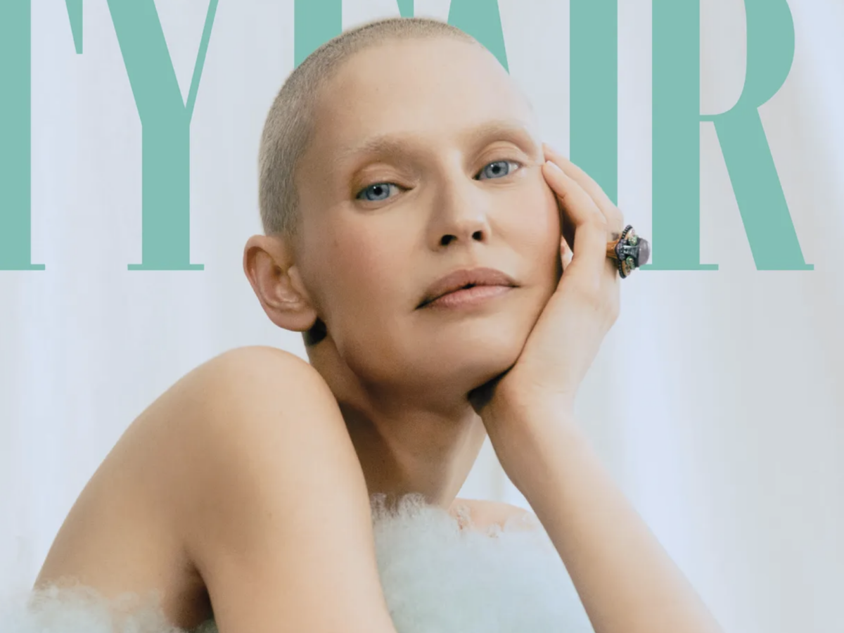 Bianca Balti: “Non voglio sentirmi in colpa per non aver tolto subito le ovaie. Non puoi giudicare pensando sia una decisione facile da prendere. Fa paura”