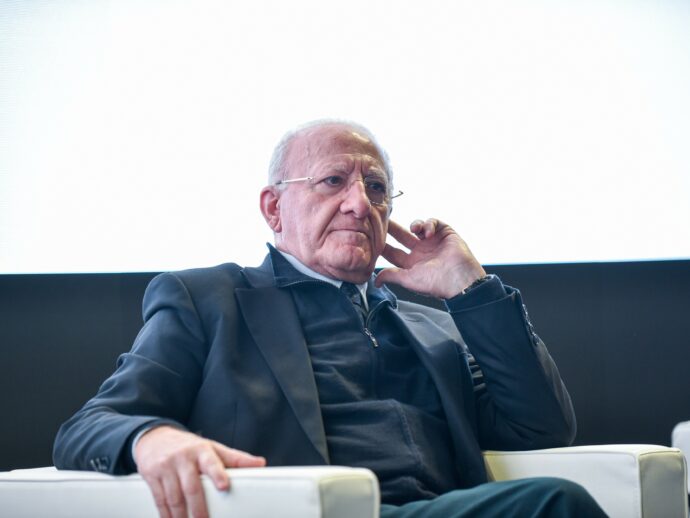 Terzo mandato, per la Consulta la legge salva-De Luca della Campania è incostituzionale