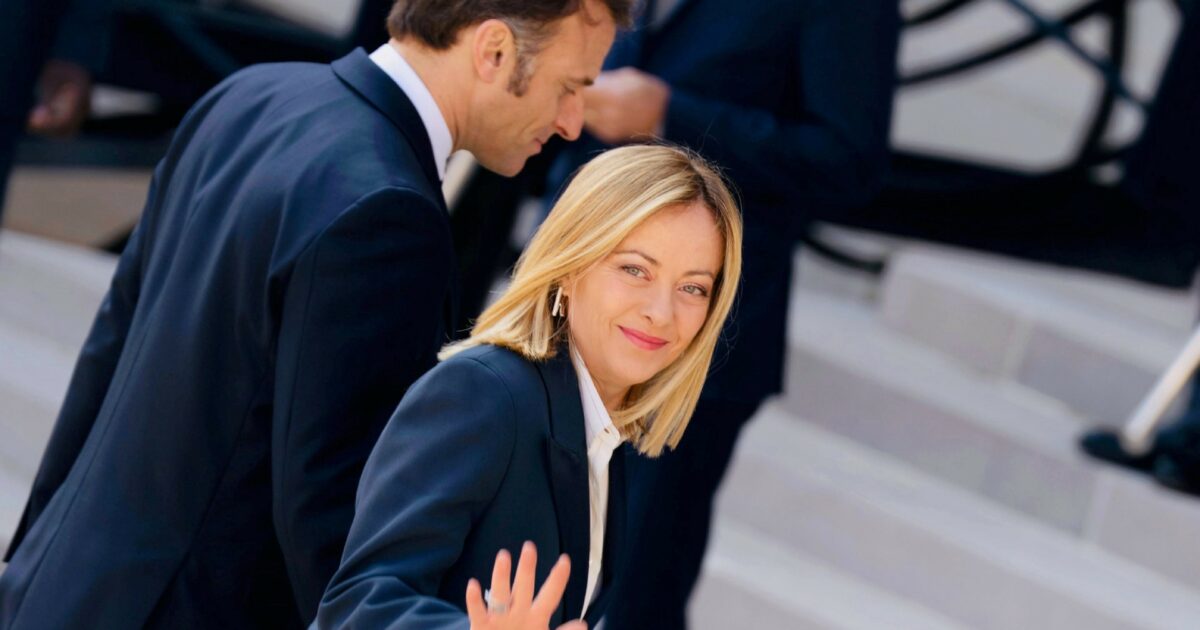 È il momento per l’Europa di sganciarsi dall’impero americano. Meloni con Trump per interesse