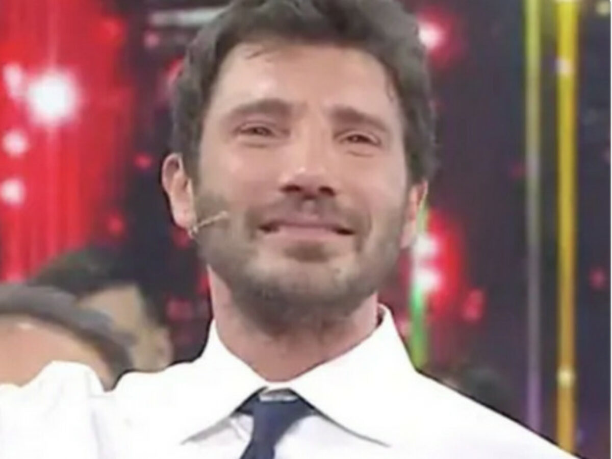 “Stefano De Martino è meglio come amico che come fidanzato”: Emma Marrone lancia la frecciatina al conduttore che chiude in lacrime “Stasera tutto è possibile”