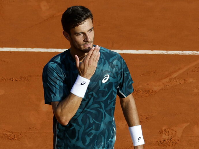 Berrettini sotterrato dai suoi errori, ma questo Musetti è solido e attento: da Montecarlo parte l’assalto alla Top 10