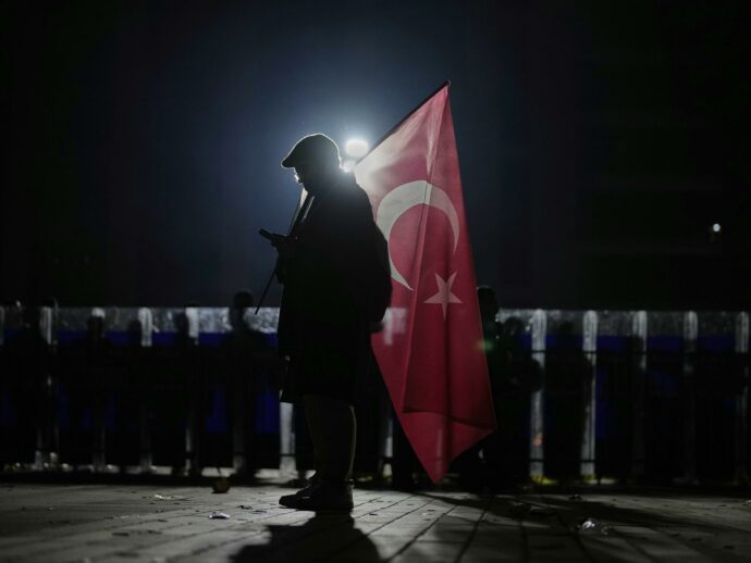 Turchia, non si ferma la repressione contro la stampa: arrestati due giornalisti d’inchiesta