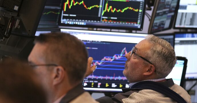 Guerra in Iran, l’annuncio del Qatar colpisce i mercati e il petrolio vola sopra i 90 dollari. I rischi per Ue e Italia