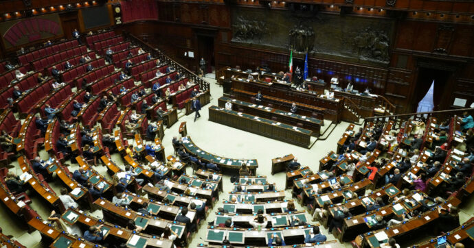 Corte dei conti, passa alla Camera il ddl con lo scudo ai politici. Le opposizioni: “Impunità a chi spreca soldi pubblici”