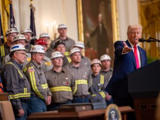 Con le vendite sui titoli di Stato mutui e prestiti più cari per i suoi elettori: ecco cosa ha fatto cedere Trump