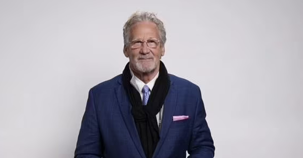 “Sono stato dichiarato morto due volte. La prima colpito da un fulmine, la seconda durante una operazione. Ora so che non si muore, non succede a nessuno”: la storia di Dannion Brinkley