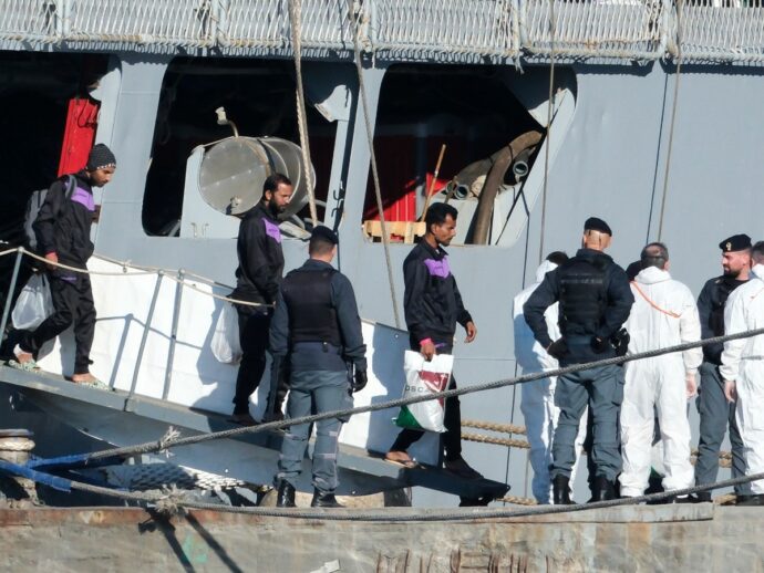 Albania, rinviato di almeno 24 ore il nuovo trasferimento di migranti al centro di Gjader