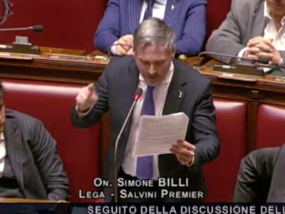 Copertina di Riarmo, Billi (Lega) in Aula: “Contrari a 800 miliardi spesi in proiettili”. Applausi dall’opposizione