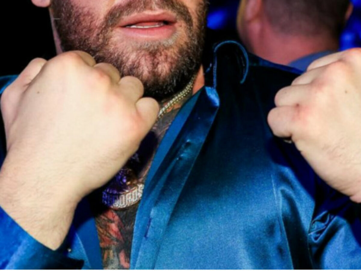 “Quando il polso sembra meno impegnativo del conto di un ristorante”: l’atleta Conor McGregor mostra lo scontrino choc da 160mila euro per la cena al ristorante