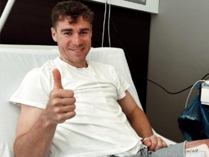 “Mi hanno aperto la pancia in due, alla vecchia maniera”: il ciclista Jakobsen spiega la sua dolorosa operazione