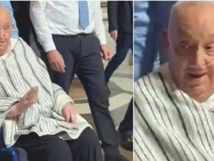 Bergoglio torna a San Pietro con il poncho e i pantaloni