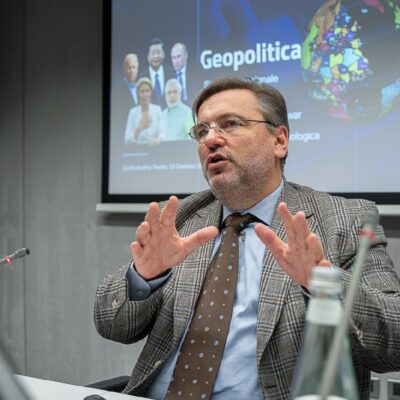 Copertina di L’Agenzia per la Cybersicurezza raddoppia: in Usa e Ue nuove sedi e dirigenti superpagati