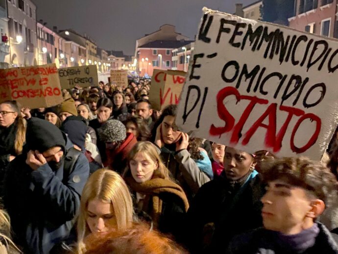 No femminicidi, manifestazione di soli uomini