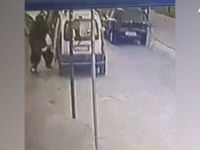 Copertina di Ragazzo sequestrato a Napoli: in un video il momento in cui il 15enne viene prelevato