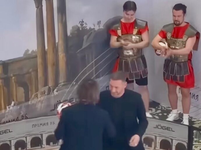 I gladiatori, il Colosseo e solo 6 parole pronunciate: così Totti in Russia ha intascato un bonifico a 6 zeri