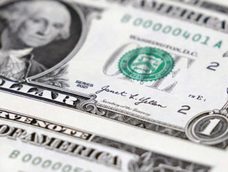 Dollaro in caduta libera contro le previsioni. Per gli Usa l’incubo di una perdita di fiducia dei mercati