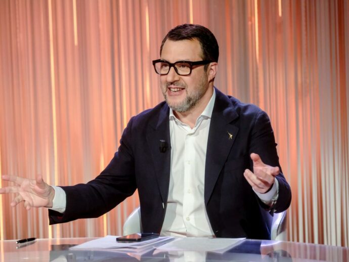 Prostituzione, Salvini lancia un sondaggio sui codici Ateco. Ma dimentica che in Italia lo sfruttamento è reato