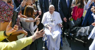 Copertina di Non sono d’accordo con chi continua a definire Papa Francesco un uomo politico