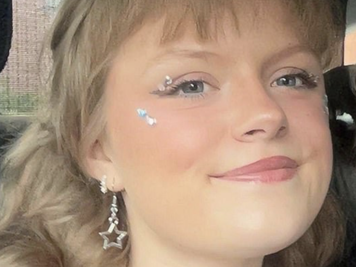 “Pensavo di avere un banale raffreddore e invece era un cavernoma diffuso. Sono rimasta paralizzata”: choc per la ballerina Ellie Morris-Davies