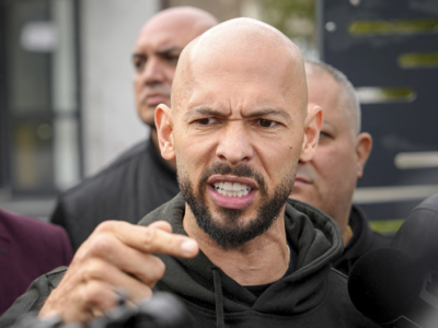 Copertina di “Andrew Tate minacciava con la pistola addosso, le chiamava stro**e afferrandole al collo e le violentava”: quattro donne accusano l’influencer