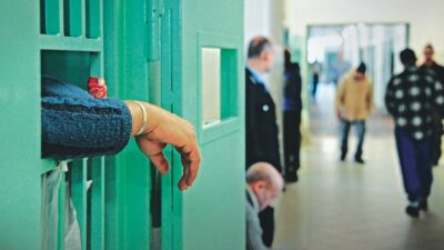 Copertina di Carceri, il rapporto di Antigone: “Condizioni al limite della sopravvivenza. E col Decreto Caivano +50% di minori detenuti”