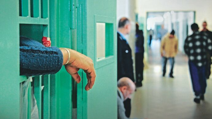 Carceri, il rapporto di Antigone: “Condizioni al limite della sopravvivenza. E col Decreto Caivano +50% di minori detenuti”