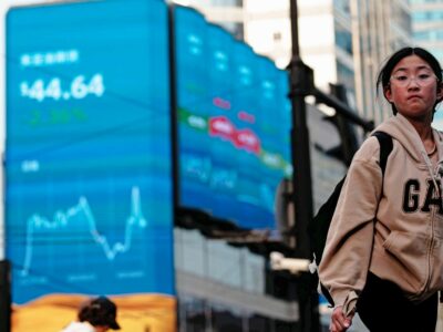 Copertina di Dazi, Pechino rialza ancora le tariffe. Dollaro a picco