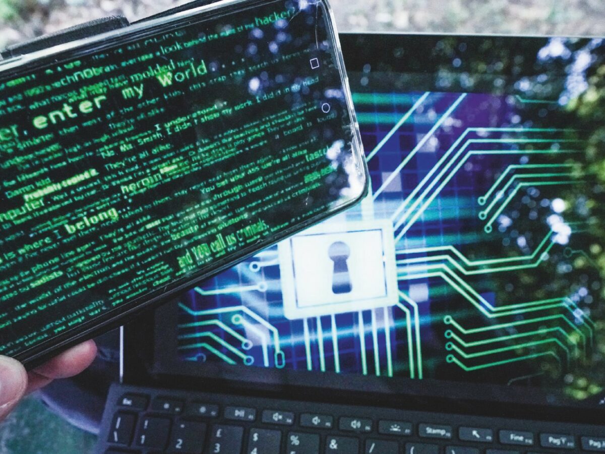 “Quello che ho scoperto mi ha sconvolto e mi ha terrorizzato. Ho pianto”. Hacker “etici” trovano una grave falla in ChatGPT: così il chatbot genera immagini ultra-violente