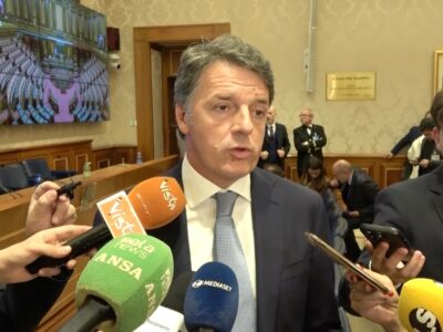 Copertina di Paragon, Renzi: “Gravissimo spionaggio a Cancellato, è il nostro Watergate. Il governo faccia chiarezza”