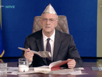 Copertina di Crozza-De Luca dopo la Consulta: “Le leggi? Solo contro di me! Nei processi basterà dire di non essere De Luca per essere assolti”