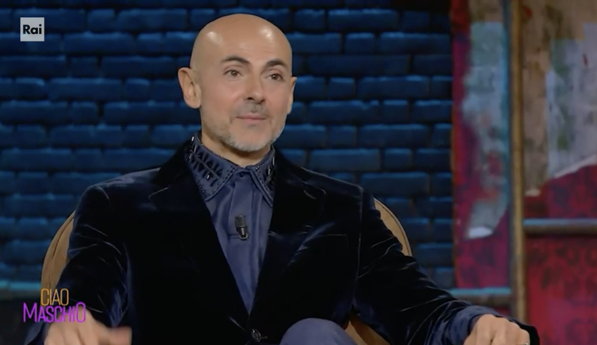 “Mi chiamavano Erode perché non volevo bimbi ai matrimoni. Oggi vorrei avere un figlio, è come se mi mancasse un pezzo”: così Enzo Miccio a Ciao Maschio