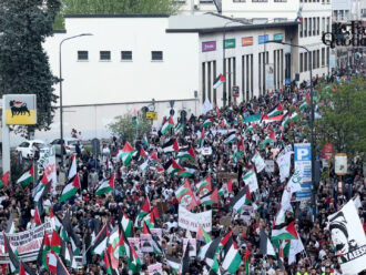 A Milano folla alla manifestazione nazionale per la Palestina e per il cessate il fuoco. “Siamo 15mila”