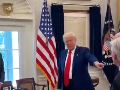 Copertina di “Lui ha realizzato 2 miliardi e mezzo, lui 900 milioni”, Trump evoca i guadagni degli amici miliardari nei giorni del caos dei dazi