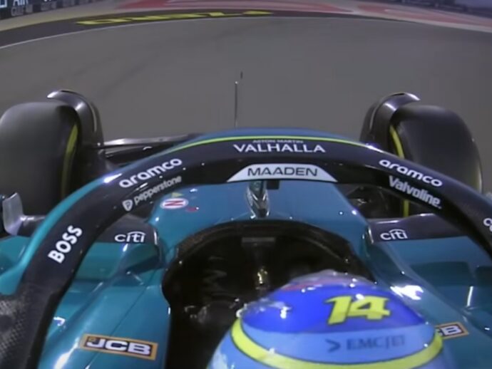 Che spavento per Alonso: il volante si stacca dalla monoposto nelle prove libere del Gp in Bahrain