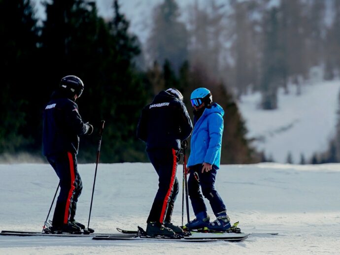 “Volevo sciare”,  atterra in pista con l’elicottero
