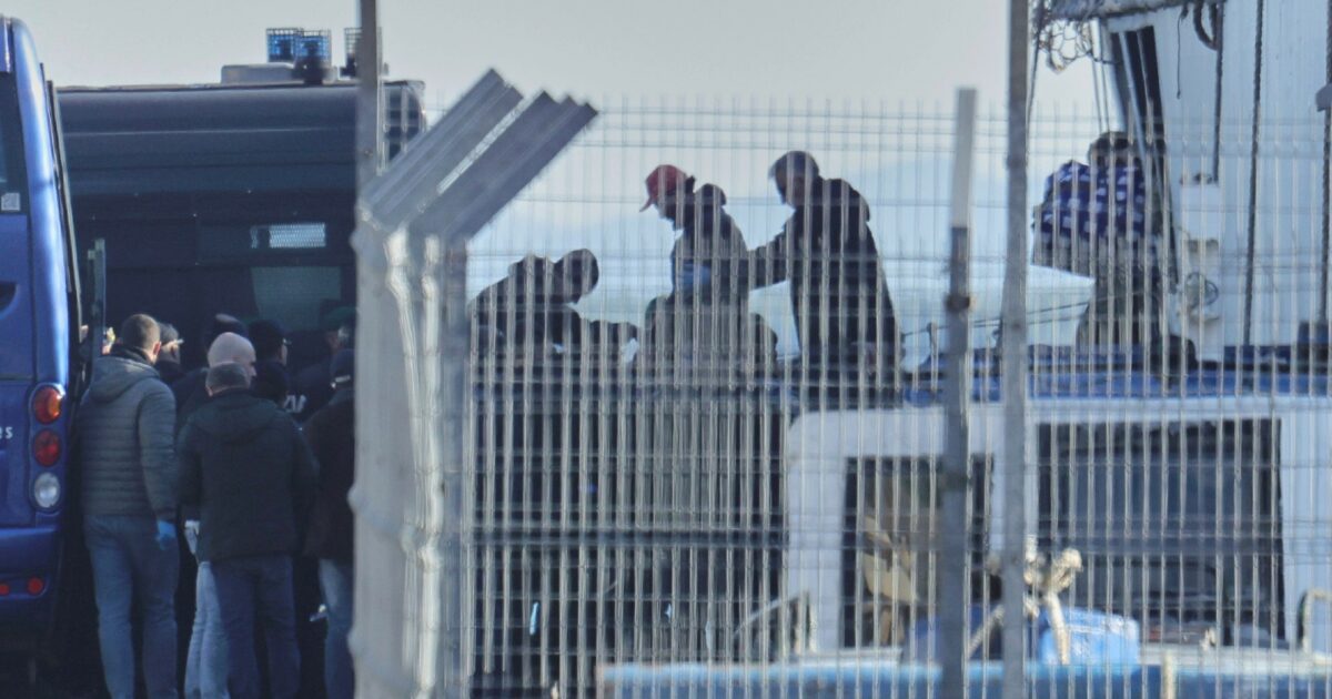 Quasi 300 migranti sbarcati a Lampedusa: tre morti “di fame e sete”, anche bambini di 2 anni Quasi 300 migranti sbarcati a Lampedusa: tre morti “di fame e sete”, anche bambini di 2 anni