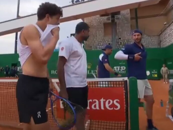 Vavassori colpito a una costola da Shelton: si ritira da Barcellona. L’americano lo sfotte: “Sei troppo sensibile”