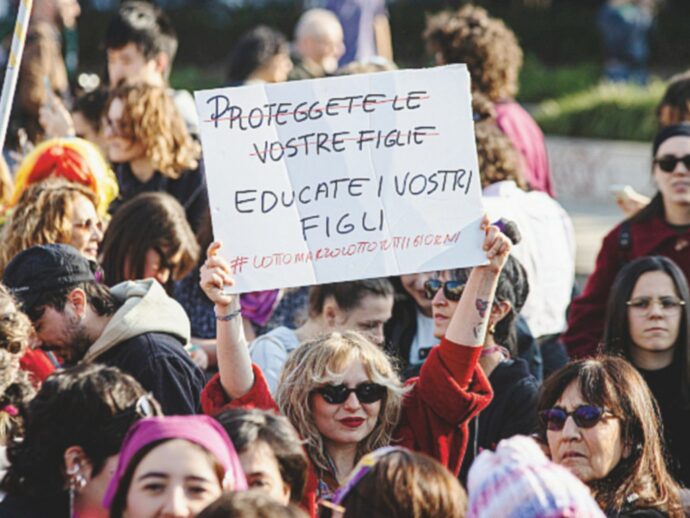 “Mascolinità tossica”: due ricerche internazionali denunciano il ritorno a modelli misogini e sessisti