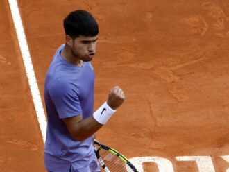 Alcaraz da Montecarlo lancia la rincorsa a Sinner. Per Musetti l