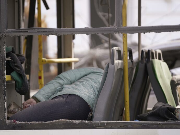 Strage nella domenica delle Palme: raid russo su Sumy. La condanna Usa: “Superati i limiti della decenza”