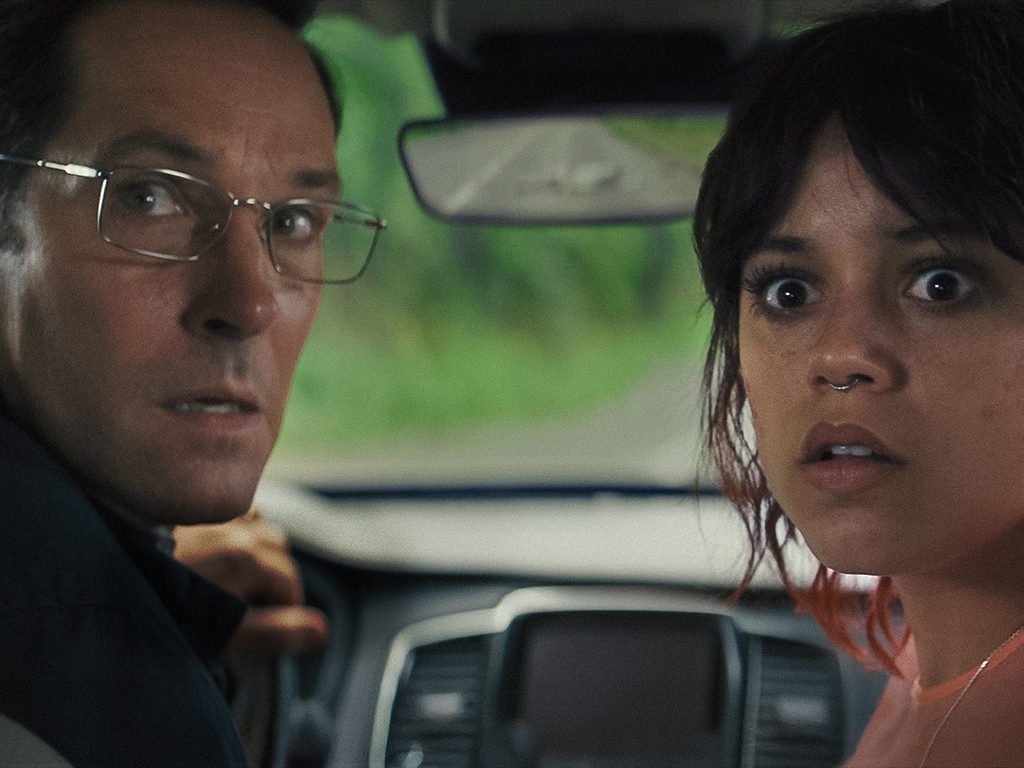 “Death of a unicorn” con Jenna Ortega è come un dettato bulimico di mille spunti già digeriti da “Jurassic Park” e non vuole stare dentro le griglie della fiaba