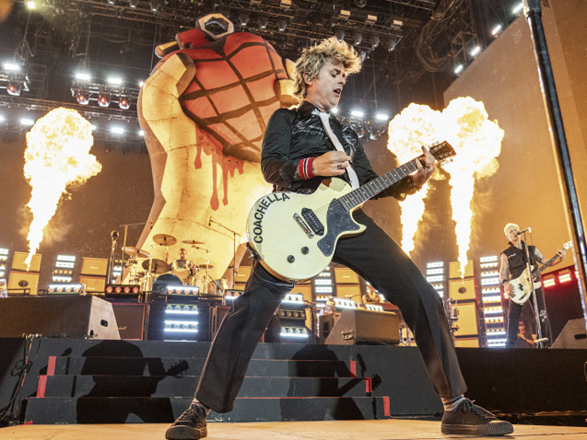 Green Day debuttano al Coachella con tutta la loro storia rock e politica. Charlie XCX sensuale e travolgente con Lorde, Billie Eilish e Troye Sivan