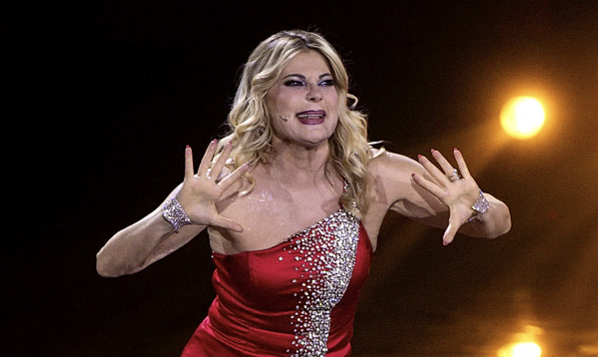 Patrizia Pellegrino una “Matta ta” di pura magia a “Ne vedremo delle belle”. Amadeus ad “Amici 24” vestito da rapper che fa il rapper e lo fa pure bene