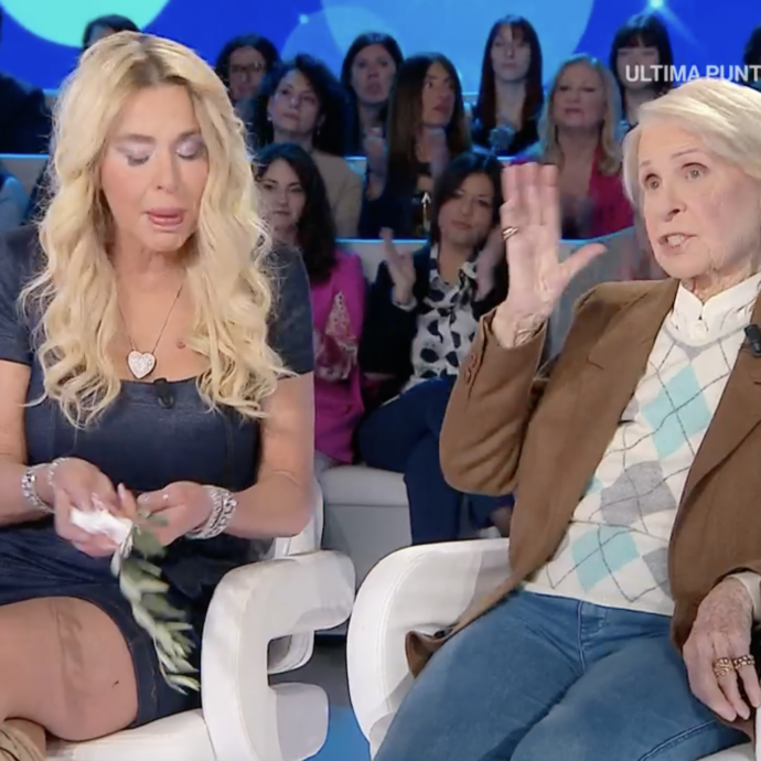 “Mamma non ci parliamo da settembre, vuoi sbloccarmi al cellulare?”: Valeria Marini commossa a “Domenica In” cerca di far pace con Gianna Orrù