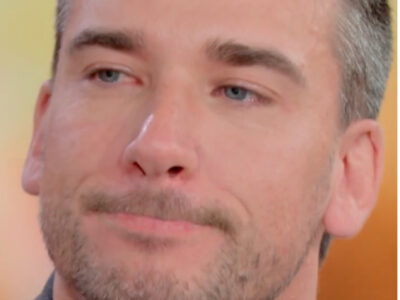 Copertina di “Mia figlia Dafne è la cosa più bella che mi sia mai successa. Noi e i nonni siamo pazzi di lei”: lo chef Damiano Carrara scoppia a piangere