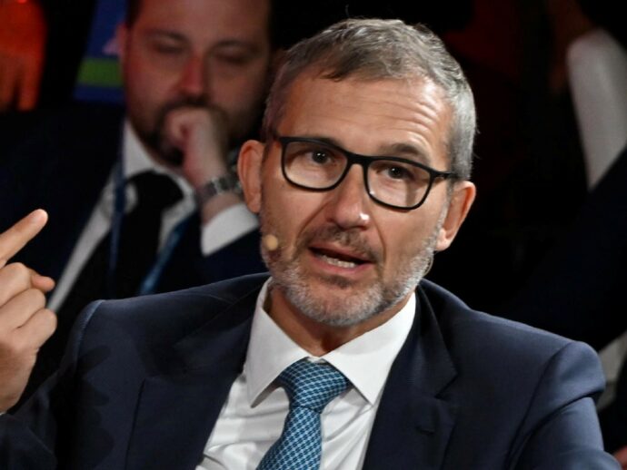 Alfonso Celotto: “Aumentare al 2% del Pil la spesa militare calpesta la Carta”