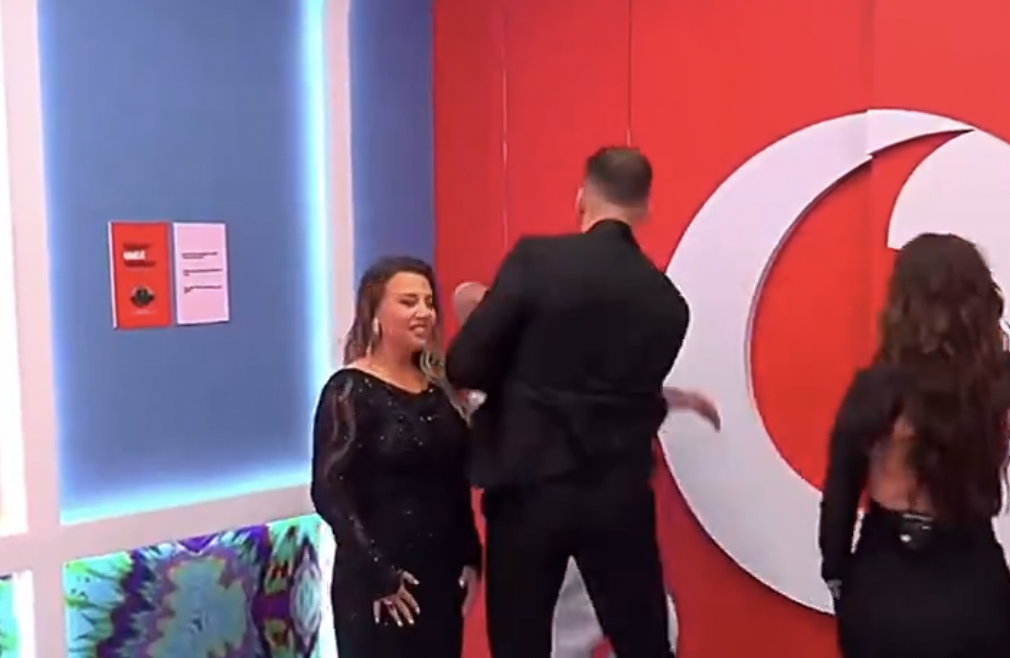 Un concorrente aggredito con un violento pugno al volto, un altro arrestato in diretta tv: caos al Grande Fratello Vip albanese