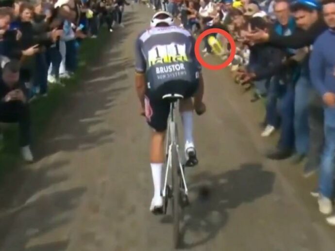 “È tentato omicidio, non si può far finta di nulla”: Van der Poel furioso dopo la Parigi-Roubaix | Video