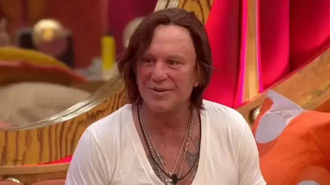 Mickey Rourke cacciato via dal “Celebrity Big Brother UK” dopo solamente sei giorni: “Sessista e omofobo”