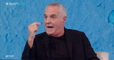 Copertina di “Io e Pieraccioni non ce la siamo sentita di andare a Sanremo 2026 da Conti. Quel palco è una brutta bestia, se sbagli sei rovinato per mesi”: così Giorgio Panariello